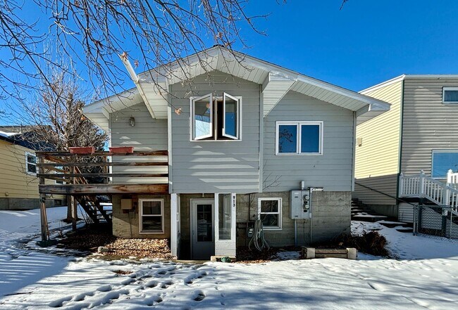 Building Photo - 913 N Park Ave