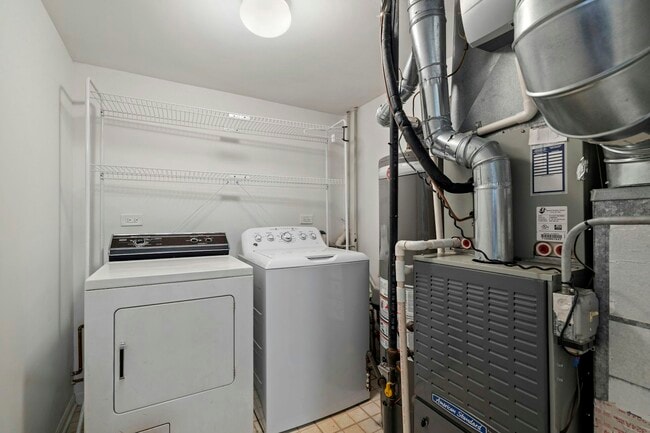 Building Photo - 135 Hampton Ave