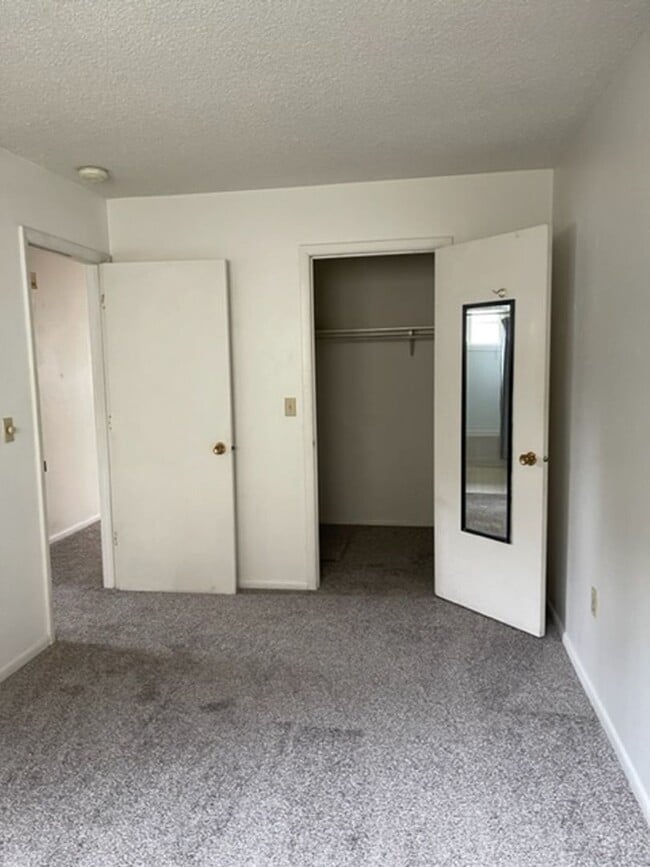 Building Photo - 410 N 19th Ave