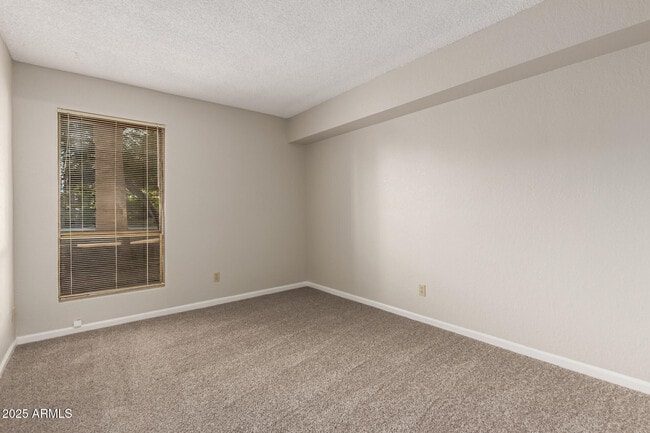 Building Photo - 4912 E Ludlow Dr