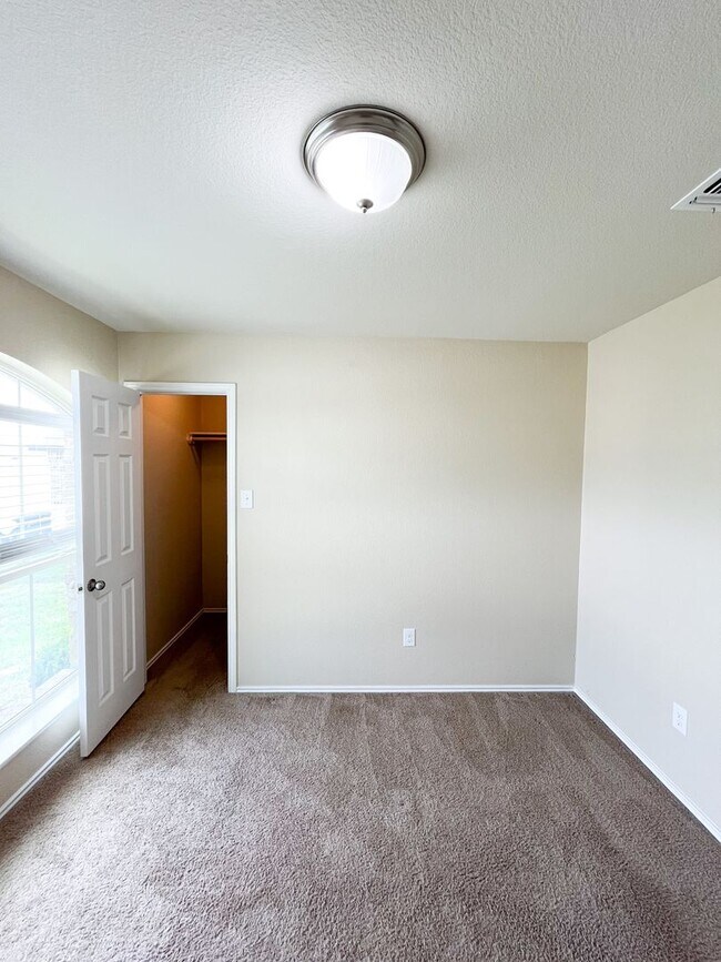 Building Photo - Available NOW!! Beautiful 1 story, 3 bedro...