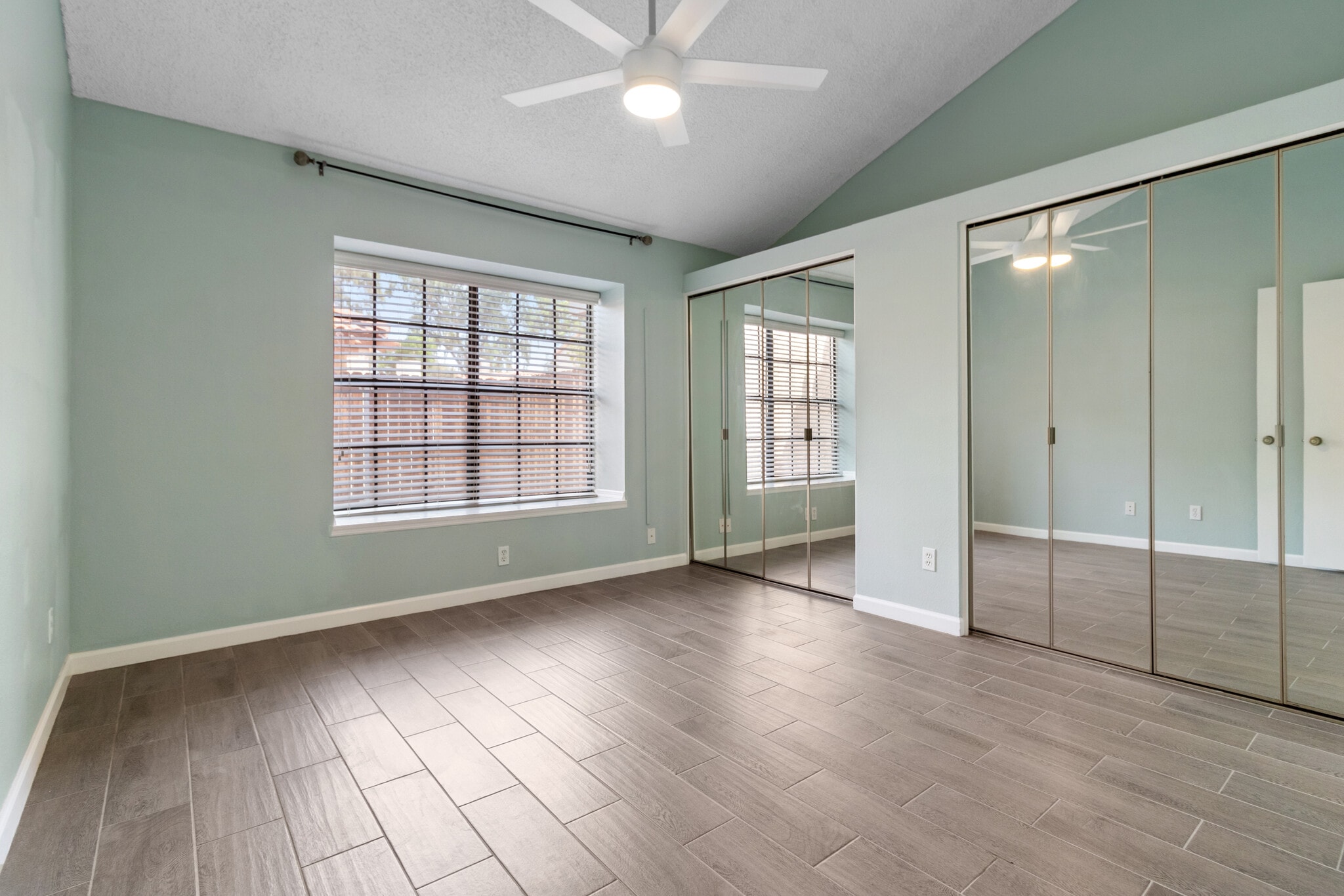 Building Photo - 4901 E Kelton Ln
