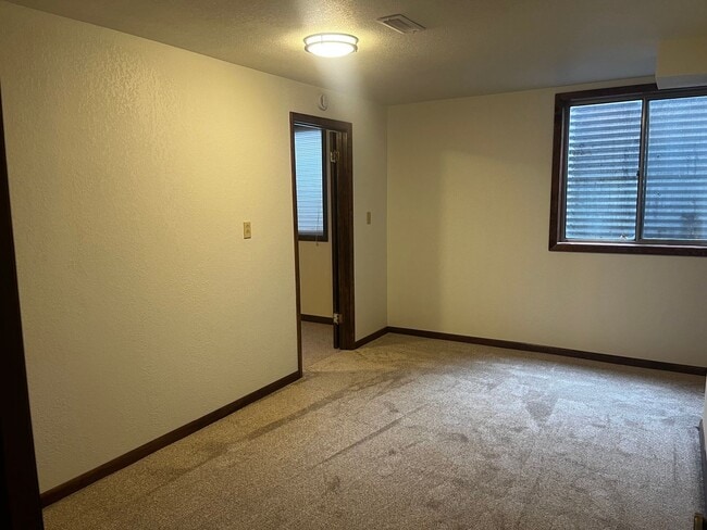 Building Photo - Rare FOUR Bedroom Single Family Home for Rent