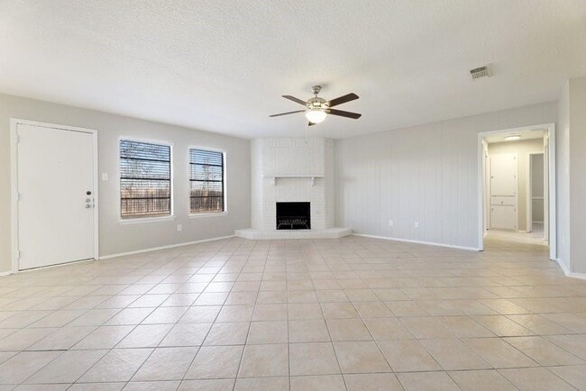 Building Photo - 1214 Doonesbury Dr