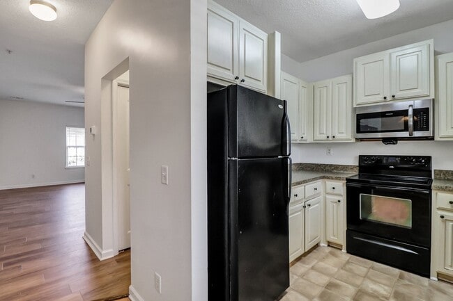 Building Photo - 324 Laurel Oak Ln