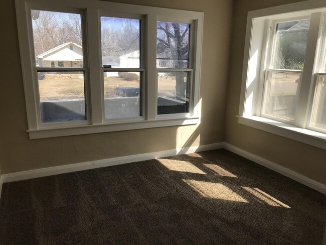 Building Photo - 806 N Park Ave