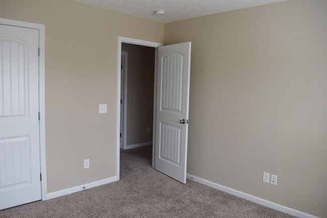 Building Photo - 3 bed 2.5 Bath Minutes from Lillington