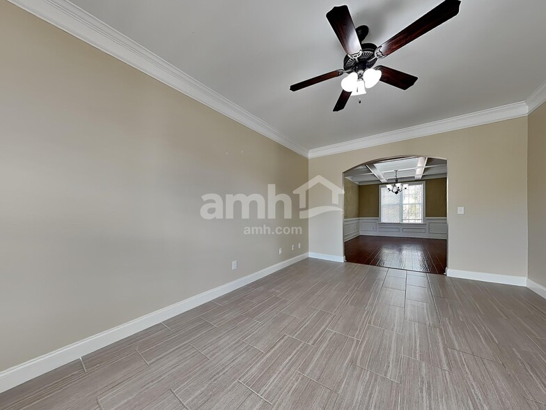 Building Photo - 112 Broken Bit Cir