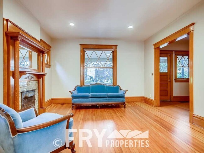 Building Photo - Beautifully Remodeled Potter Highlands Vic...