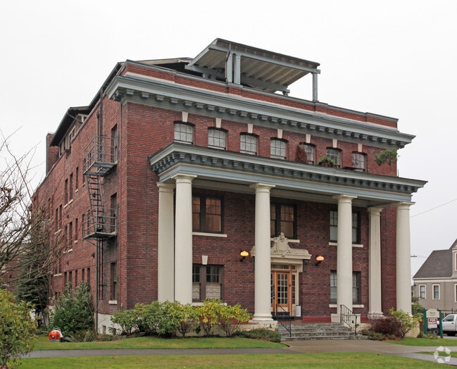 Building Photo - Hillcrest Apartments