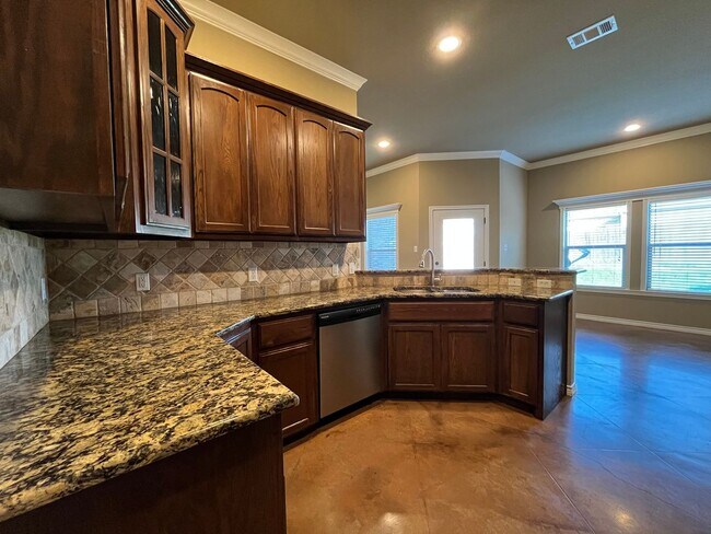 Building Photo - 3000 Silver Saddle Dr