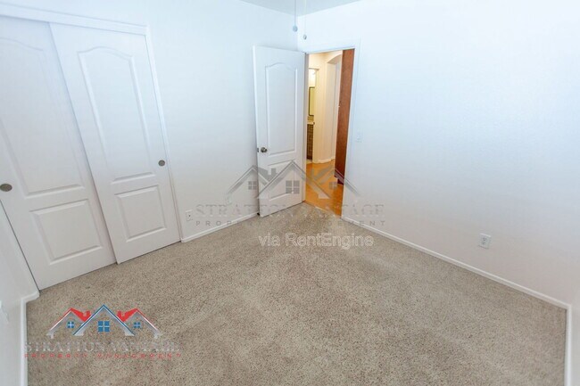 Building Photo - 8039 W Alex Ave