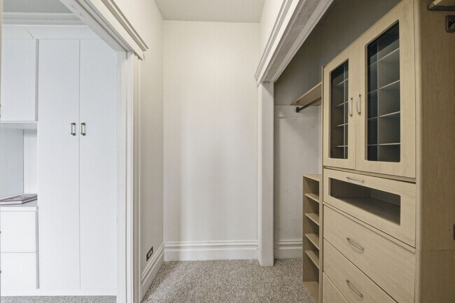 Building Photo - 2211 California St