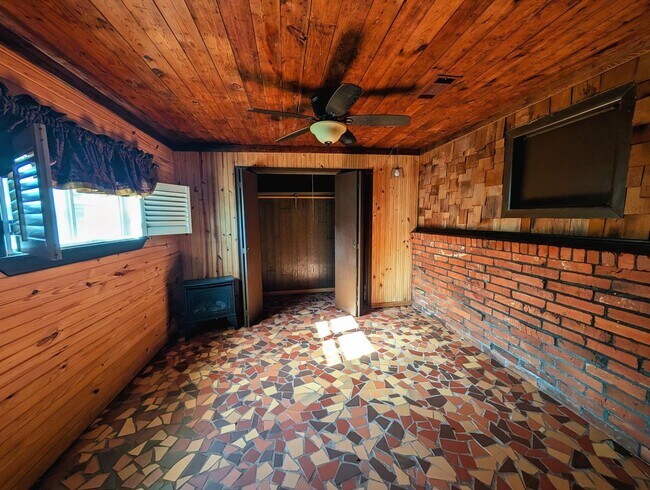 Building Photo - 6400 Gibson Ln
