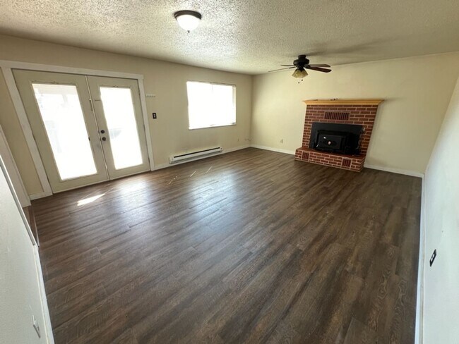 Building Photo - LOCATED IN ENTIAT! Cute 2 bed/1 bath home ...