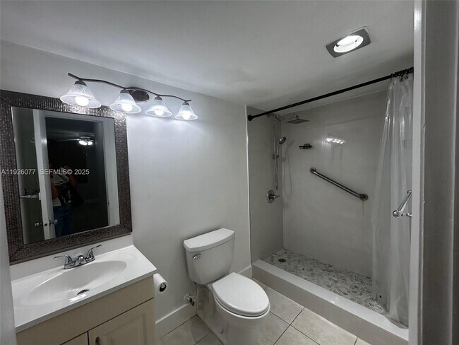 Building Photo - 14311 N Kendall Dr