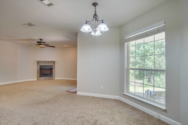 Building Photo - Spacious Pace Home with Office, Fireplace & Pergola