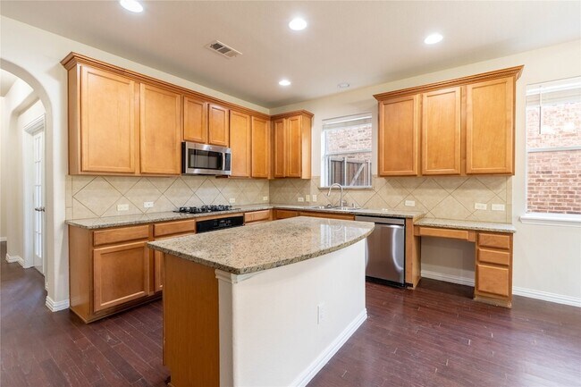 Building Photo - 2725 Tangerine Ln