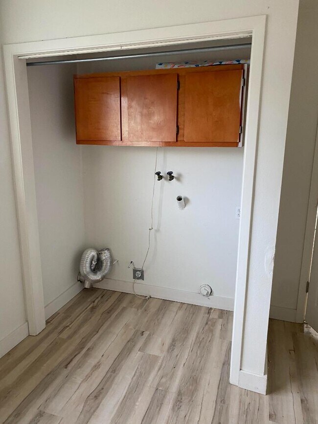 Building Photo - 2205 Oak Ave