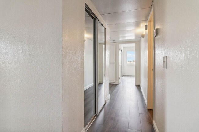 Building Photo - Updated 3 Bedroom Condo in Desert Shores V...