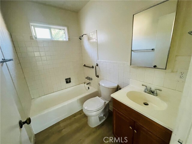 Building Photo - 731 S Almansor St