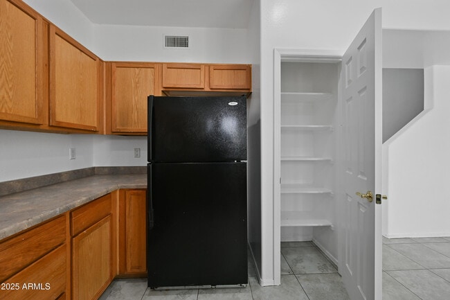 Building Photo - 605 W Latona Rd