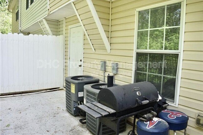 Building Photo - 2812 Vining Ridge Terrace