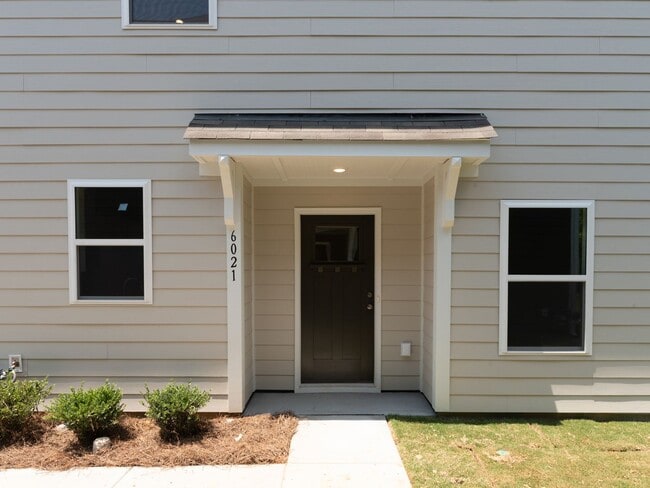 Building Photo - Brand New End-Unit Townhome in Popular Cha...
