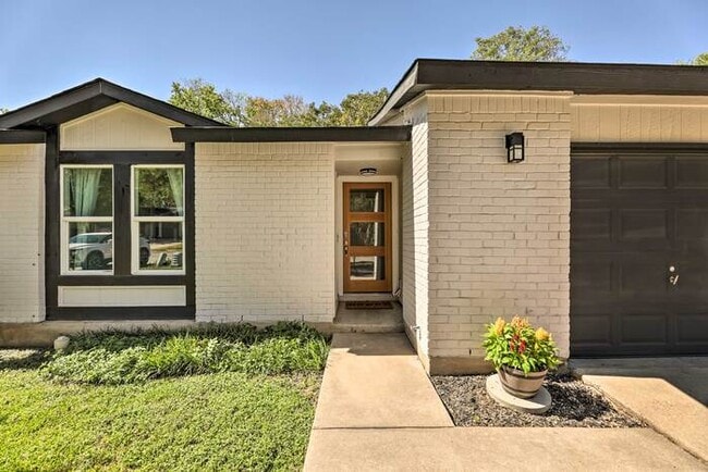 Building Photo - 6204 Wagon Bend