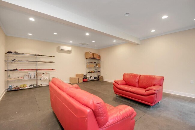 Building Photo - 2709 Brunswick Dr