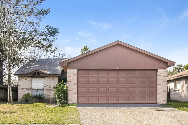 Building Photo - 12627 Day Hollow Ln