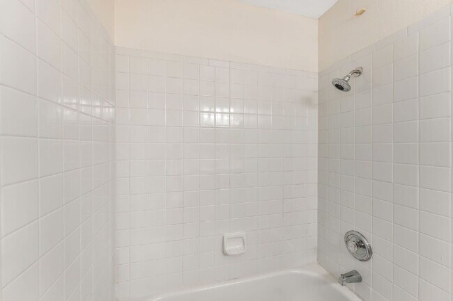 Building Photo - FULLY REMODELED UPSTAIRS CONDO | 3 BEDROOM | GRANITE COUNTERS | LAKE MEAD & JONES