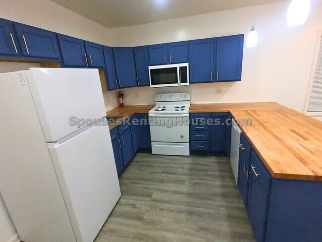 Building Photo - 3708 N Kenwood Ave