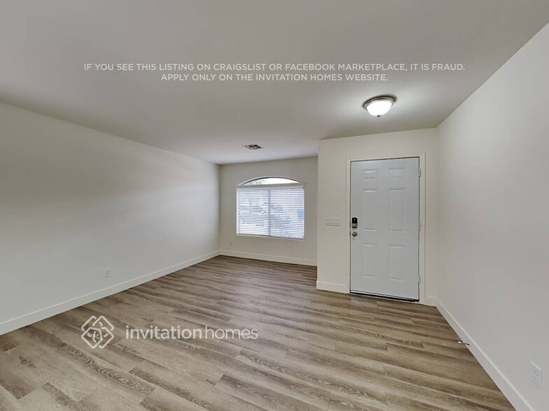 Building Photo - 13737 W Solano Dr