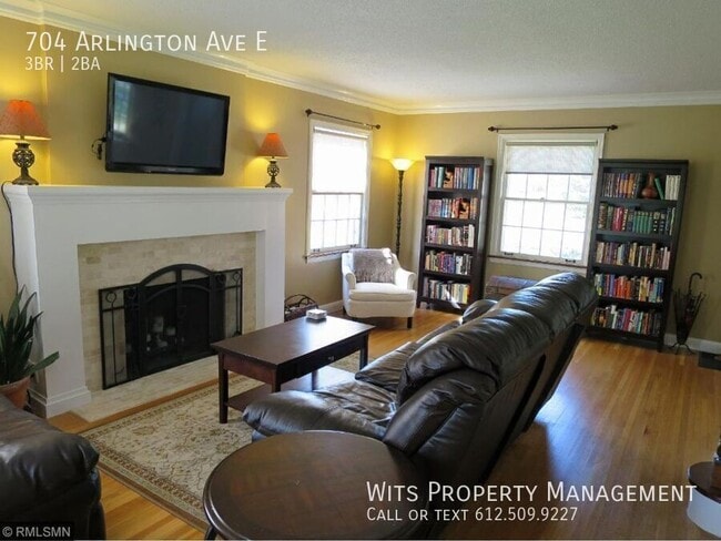 Building Photo - 704 Arlington Ave E