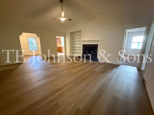 Building Photo - Charming 3-Bedroom Home with Rocking Chair Porch and Screened Back Patio