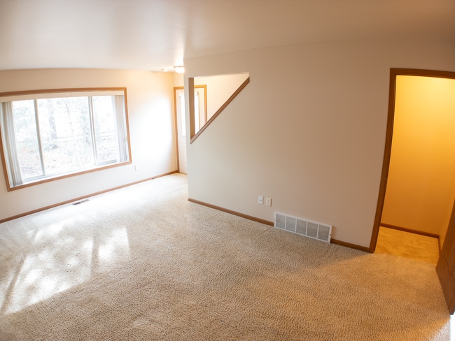 Building Photo - 2 Bedroom Apartment in Quiet Neighborhood!