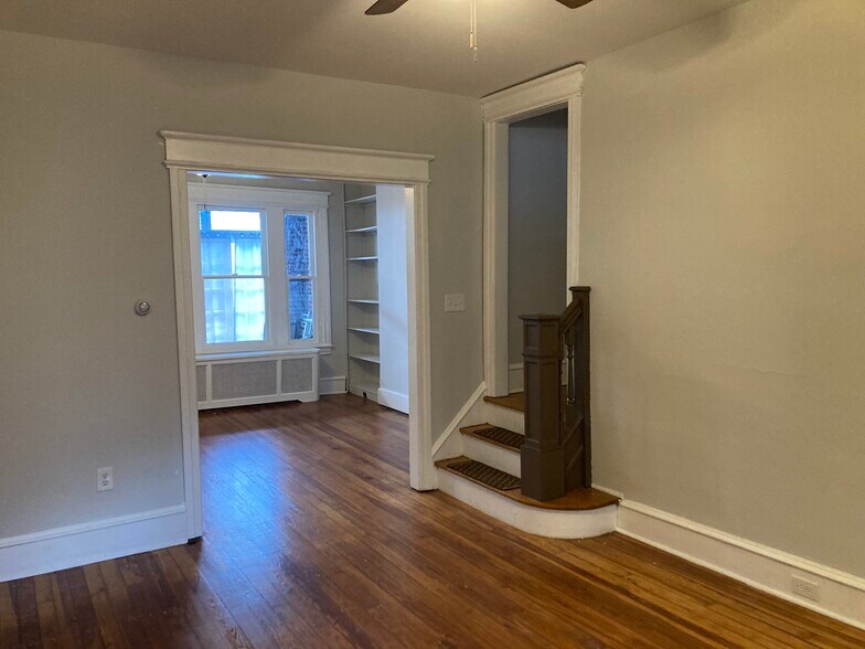 Building Photo - 5271 Ridge Ave