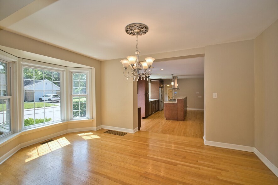 Building Photo - 6700 N Monticello Ave