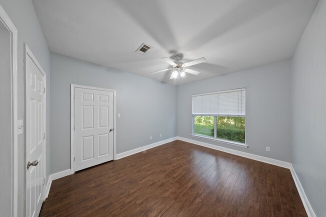 Building Photo - 2 Bedroom Condo in a Gated Community Near LSU