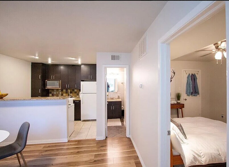 Dinette Area & Kitchen - 5607 Harvest Hill Rd