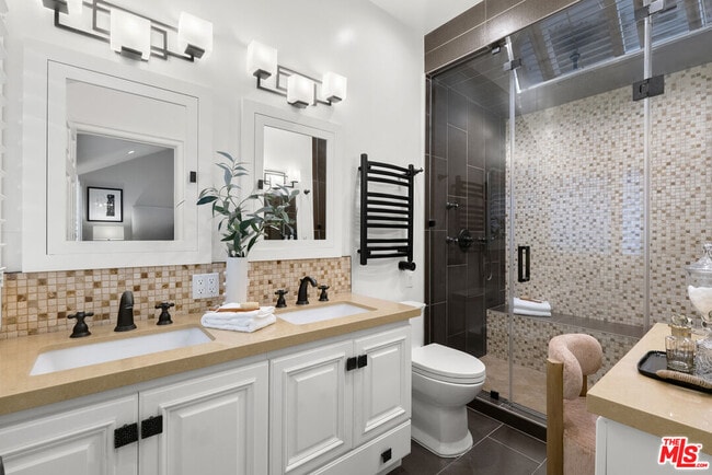 Building Photo - 830 17th St