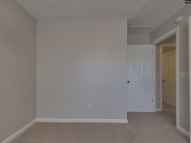 Building Photo - 64 Sweet Thorne Cir
