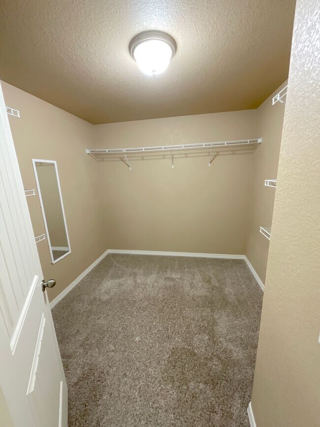 Building Photo - 3 Bedroom Home Available Near N Powers Blvd & Dublin Blvd!