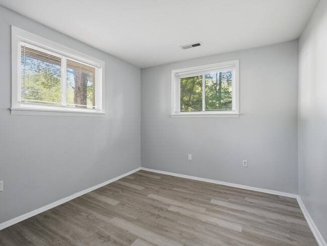 Building Photo - 308 Harolds Dr NW