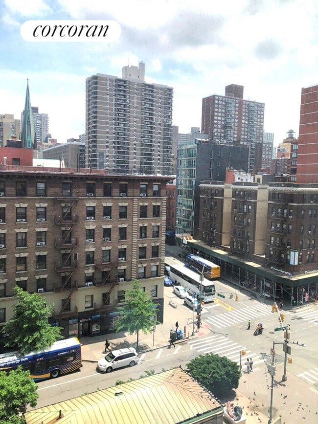 Building Photo - 275 W 96th St