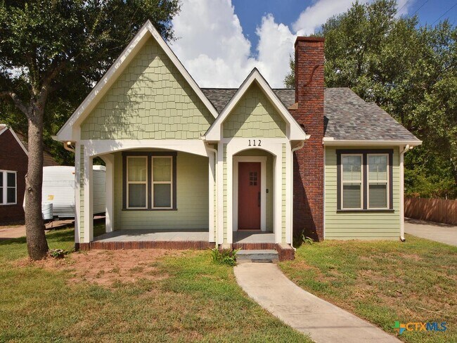 Primary Photo - 112 S Cypress Ave
