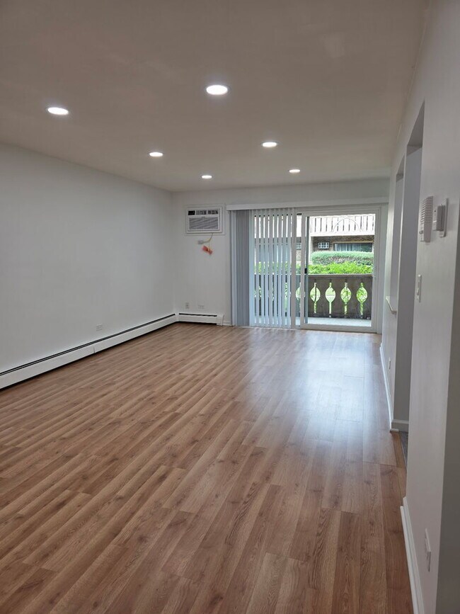 Building Photo - 6 Parkside Ct