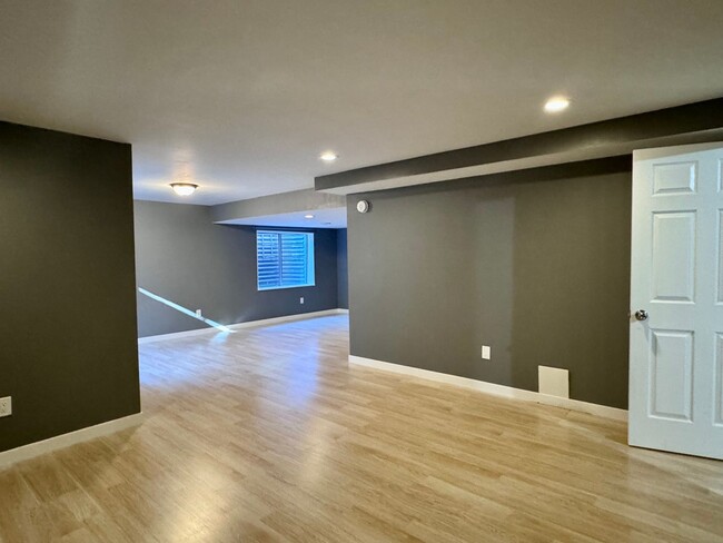 Building Photo - Spacious, Highlands Ranch Home Featuring 4...