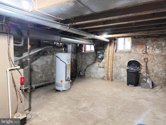 Building Photo - 1525 Montrose St